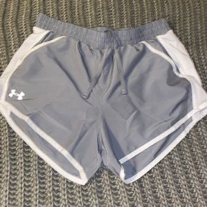 Light grey underarmour shorts !